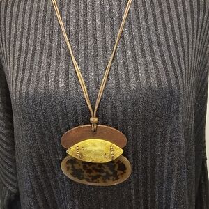 Elegant Brown and Gold Pendant Necklace
